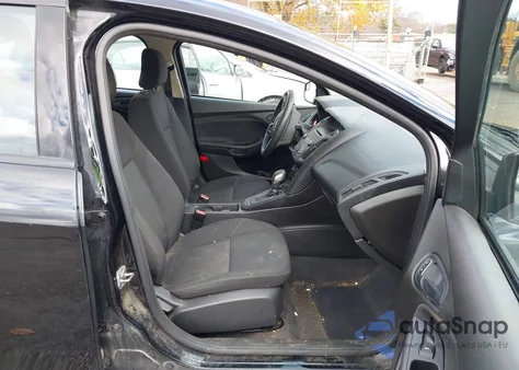 2016 Ford Focus S z USA, uszkodzony, nr VIN 1FADP3E28GL378042